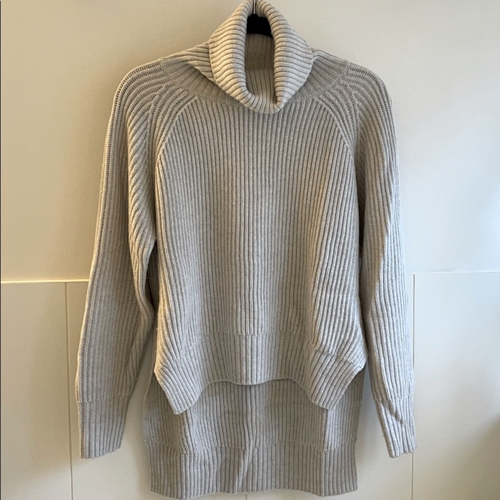 Aritzia Wilfred Free Lin Sweater